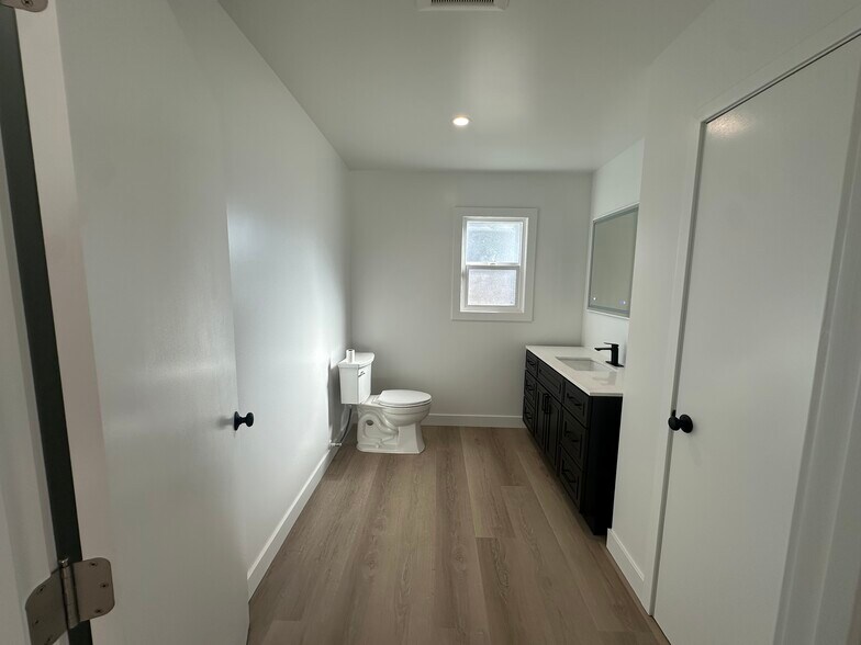 More Photos Of 1600 B St, Hayward Office For Lease