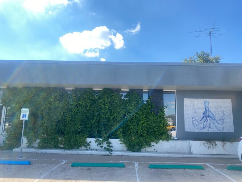 More Photos Of 963 Federal Blvd, Denver Storefront For Sale