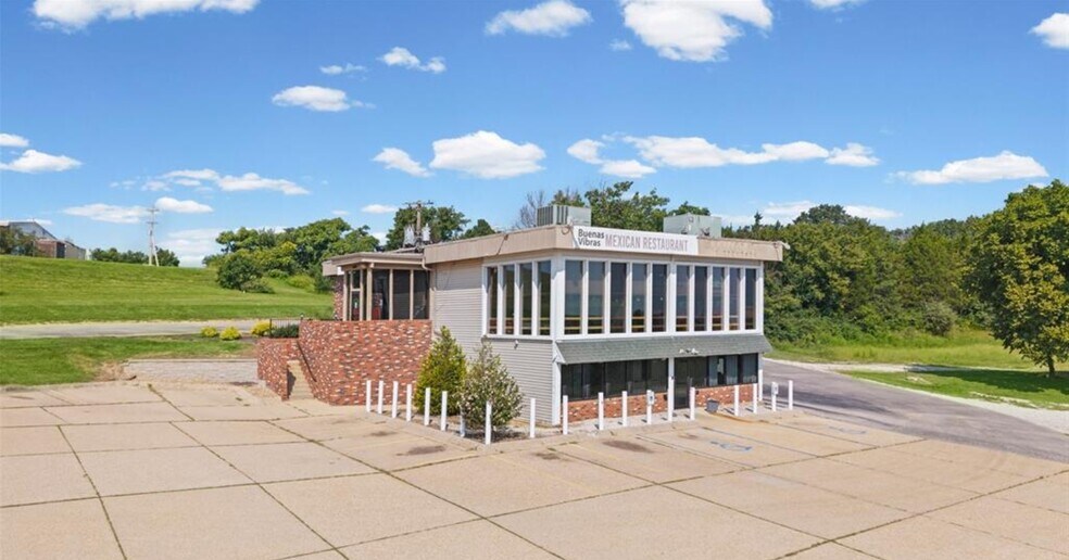 Primary Photo Of 1909 N Service Rd E, Saint Clair Freestanding For Sale