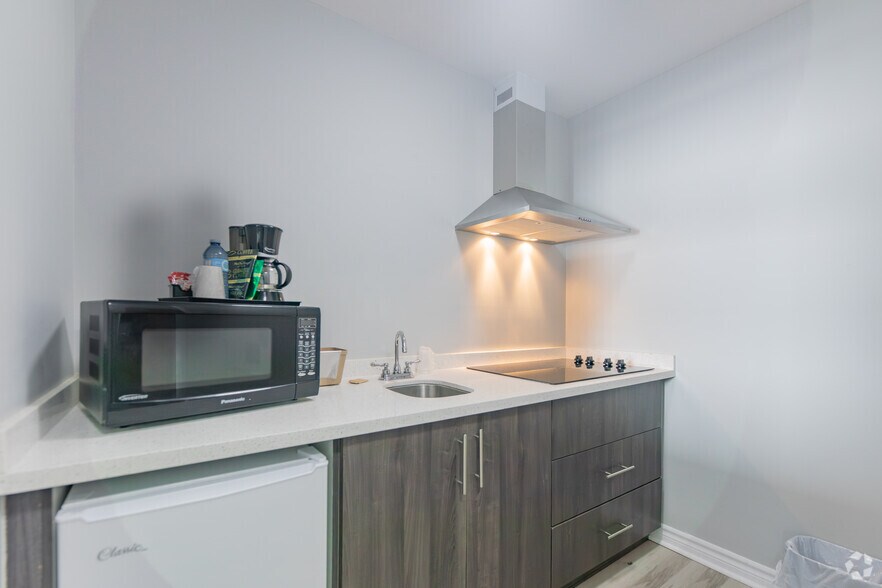 More Photos Of 112 King st, Palmerston Hotel For Sale