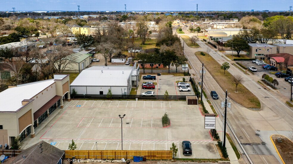 More Photos Of 2209 Blalock Rd, Houston Freestanding For Lease