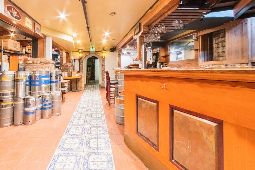 More Photos Of 800 Greenwich St, San Francisco Storefront Retail Residential For Lease