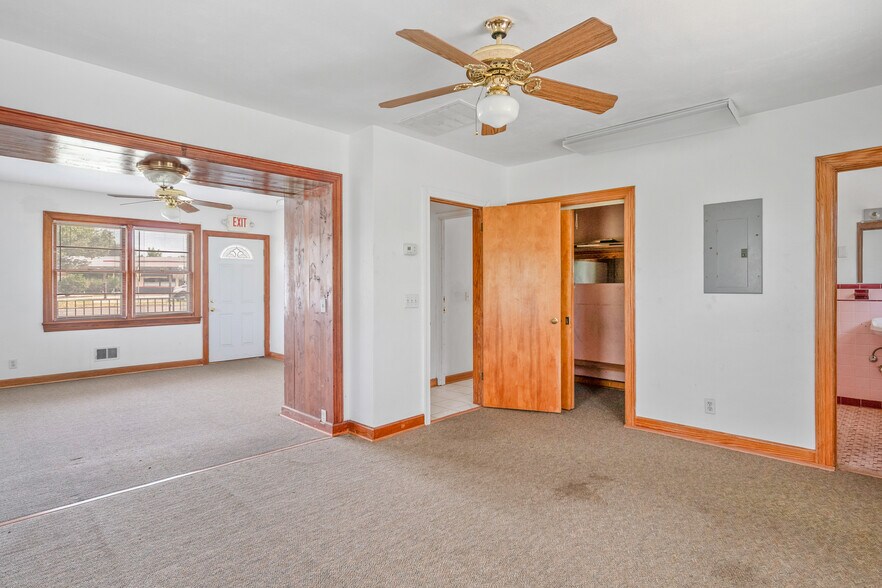 More Photos Of 6041 Indian River Rd, Virginia Beach Office Residential For Sale