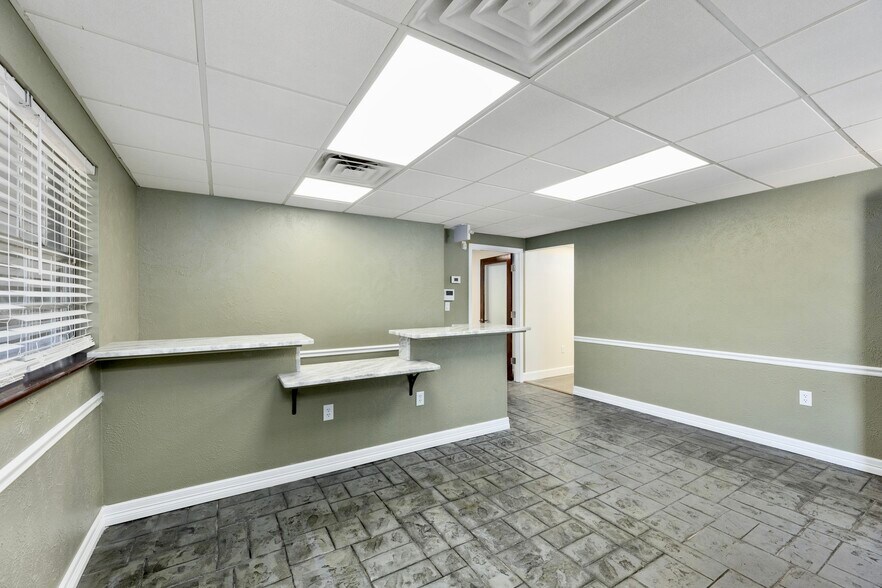 More Photos Of 715 Cedar Bayou Rd, Baytown Office Residential For Lease