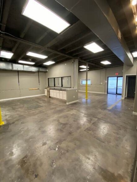 More Photos Of 1818 Federal Rd, Houston Warehouse For Lease