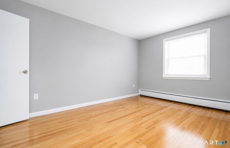 More Photos Of 18 Sherman St, Hartford Apartments For Sale