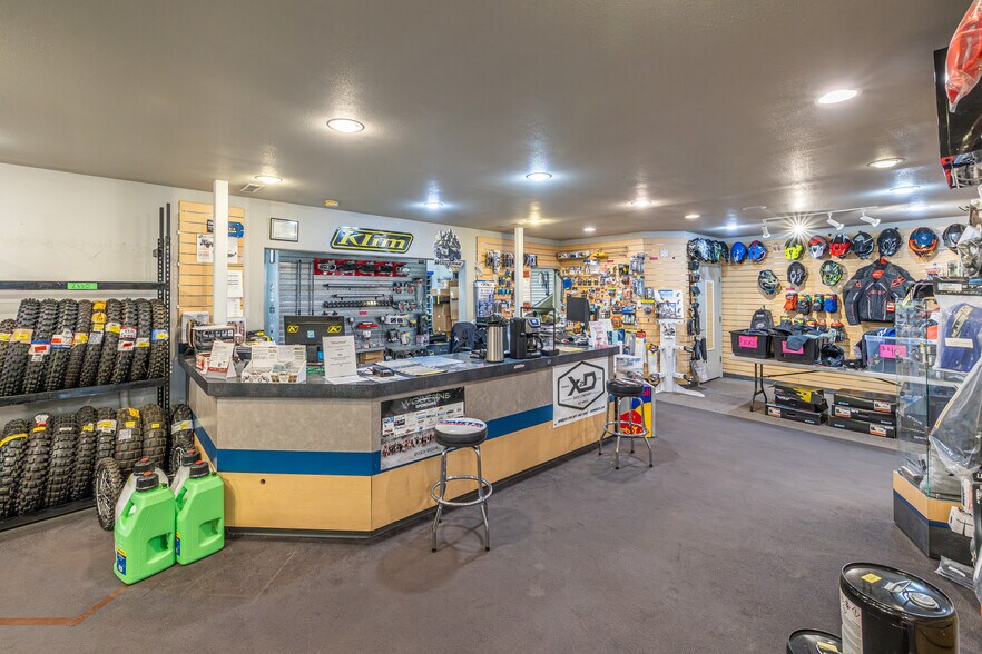 More Photos Of 4040 Glenbrook Dr, Hailey Showroom For Sale