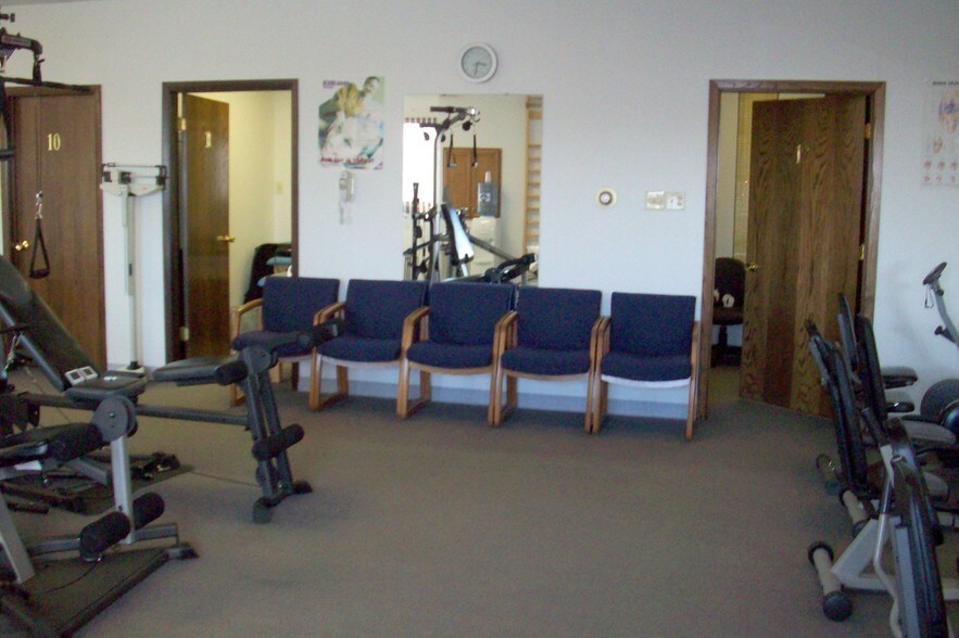 More Photos Of 4647 W 103 St, Oak Lawn Medical For Sale