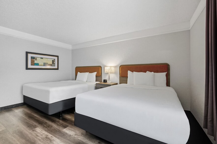 More Photos Of 8730 NW 27th St, Miami Hotel For Sale