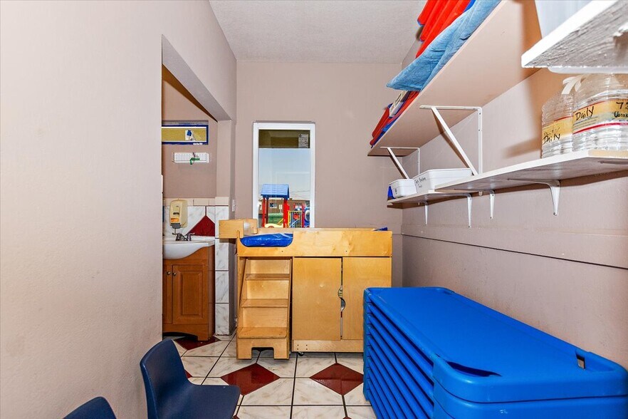 More Photos Of 1455 E Lynwood Dr, San Bernardino Schools For Sale