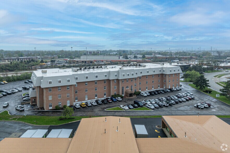 More Photos Of 188 Industrial Dr, Elmhurst Office For Lease