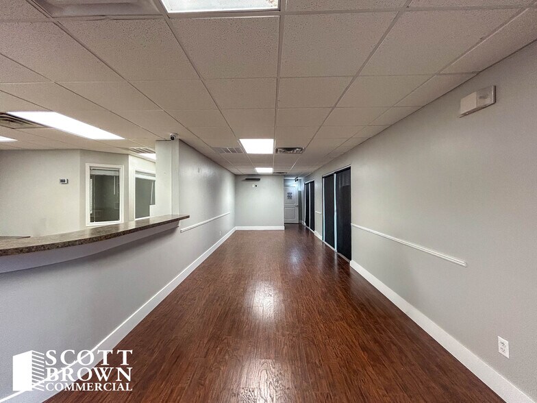 More Photos Of 638 Londonderry Ln, Denton Medical For Lease