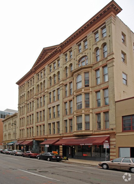 More Photos Of 117-137 E Wells St, Milwaukee Apartments For Lease