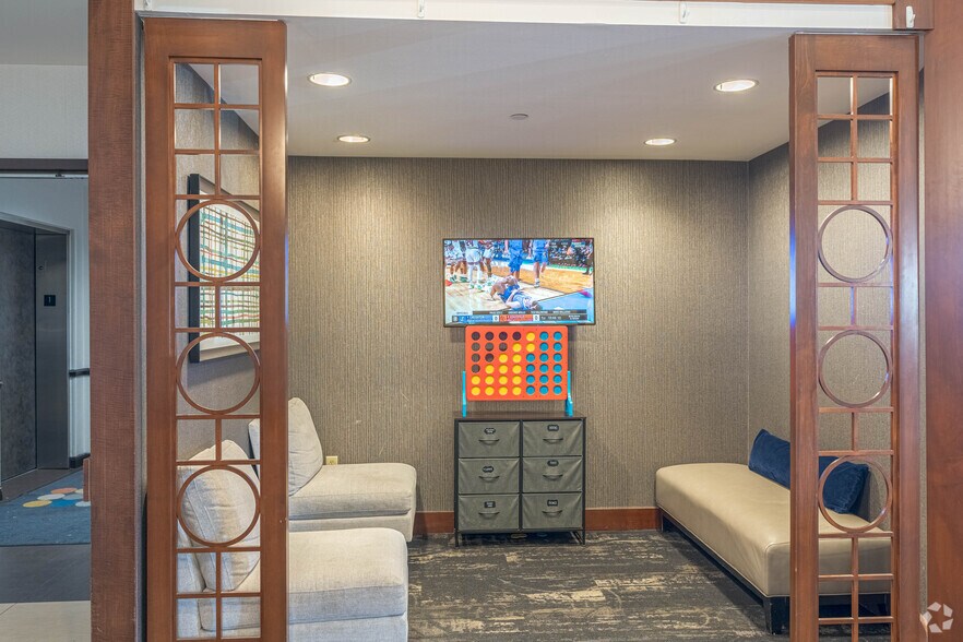 More Photos Of 7800 International Dr, Bloomington Hotel For Sale