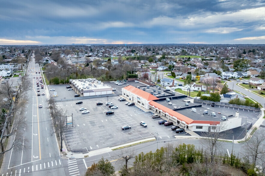 More Photos Of 700-760 Old Country Rd, Plainview Medical For Lease