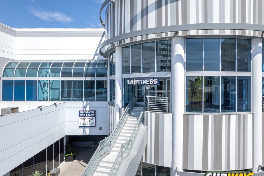 More Photos Of 7021 Hollywood Blvd, Los Angeles Unknown For Lease