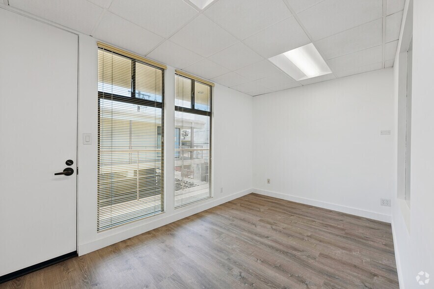 More Photos Of 1510-1512 11th St, Santa Monica Telecom Hotel Data Hosting For Lease
