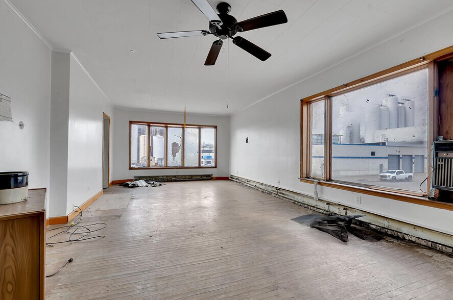 More Photos Of 2422-2426 S Park Ave, Buffalo Bowling Alley For Sale