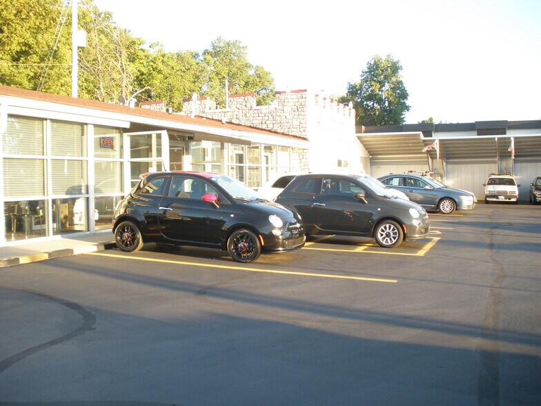 More Photos Of 1109-1111 Westport Rd, Kansas City Auto Dealership For Sale