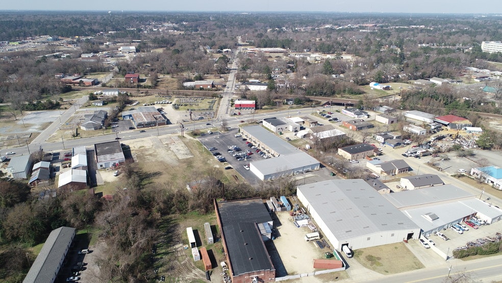 More Photos Of 726 Ramsey St, Fayetteville Flex For Lease