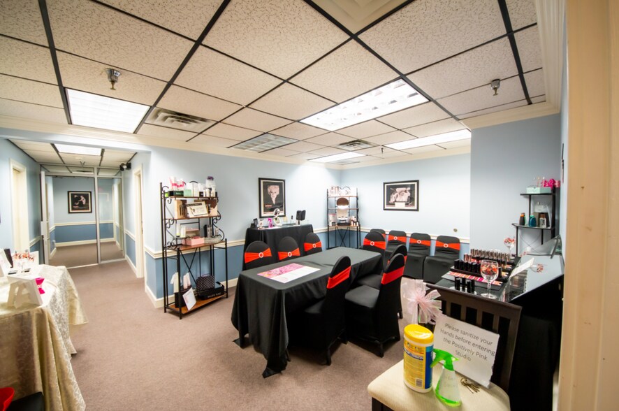 More Photos Of 3001 Taylor Springs Dr, Louisville Office For Sale