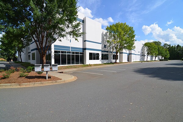 More Photos Of 8610 Air Park West Dr, Charlotte Warehouse For Lease