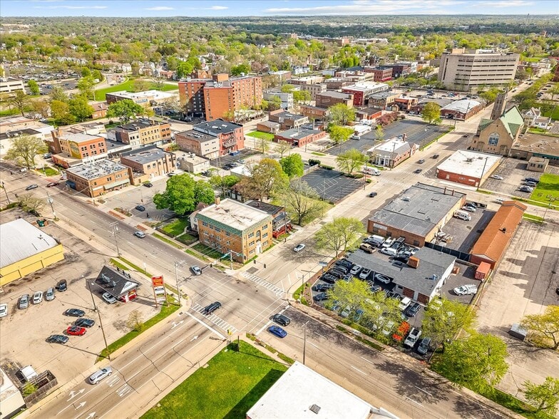 More Photos Of 204 S 6th St, Rockford Apartments For Sale