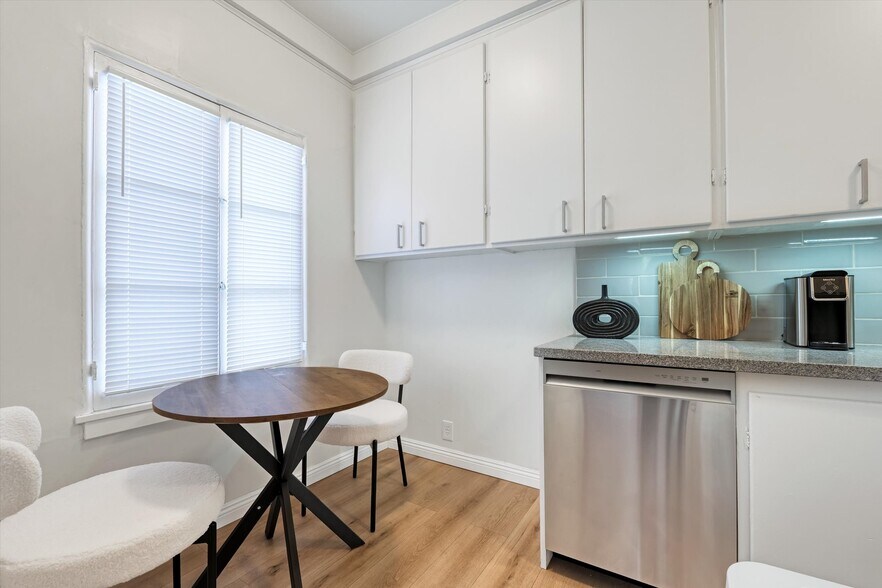 More Photos Of 153-157 W Channel Rd, Santa Monica Apartments For Sale