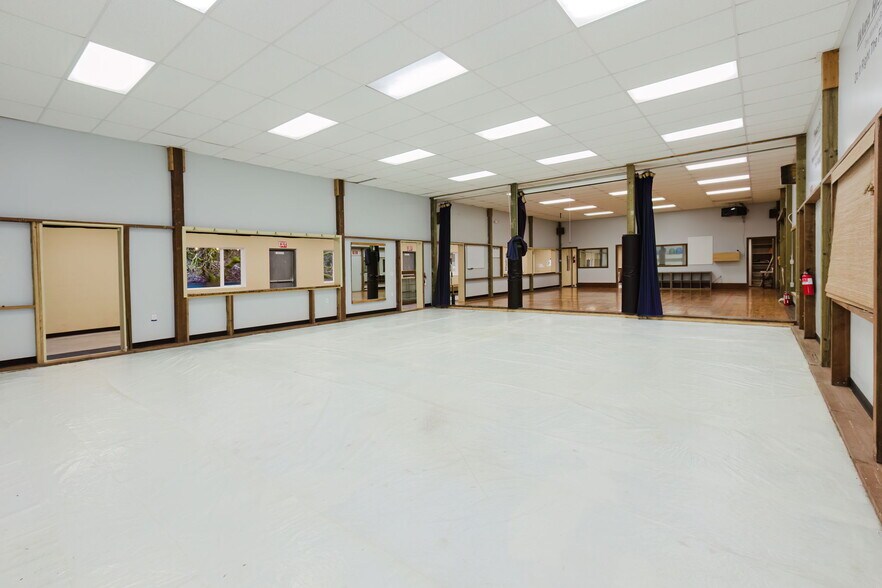 More Photos Of 4560 SE Mile Hill Dr, Port Orchard Freestanding For Lease