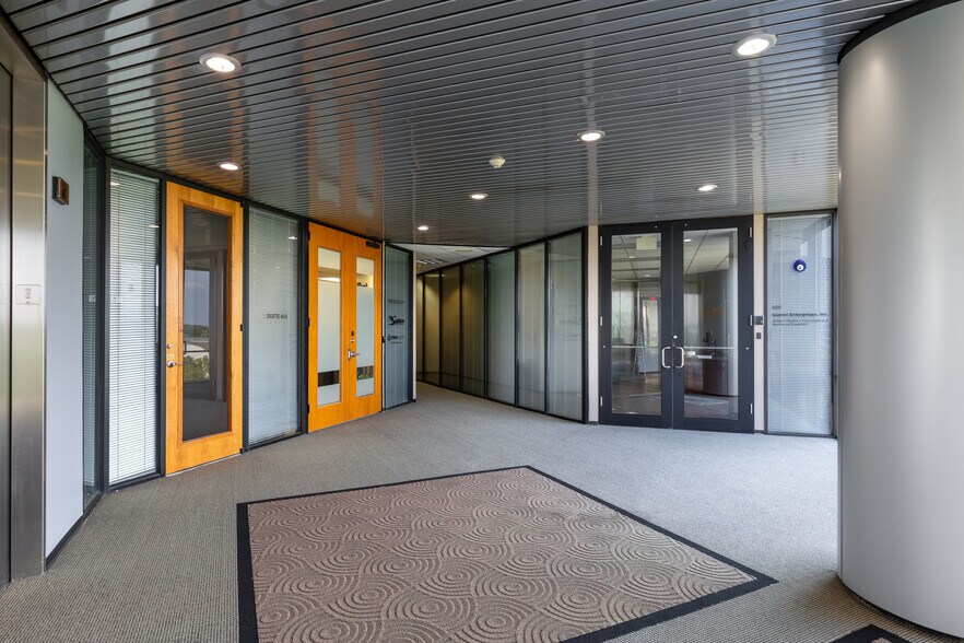 More Photos Of 14550 Torrey Chase Blvd, Houston Office For Lease