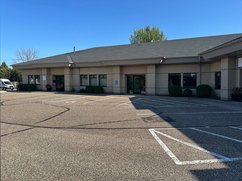 More Photos Of 3738-3776 Coon Rapids Blvd NW, Coon Rapids Medical For Lease