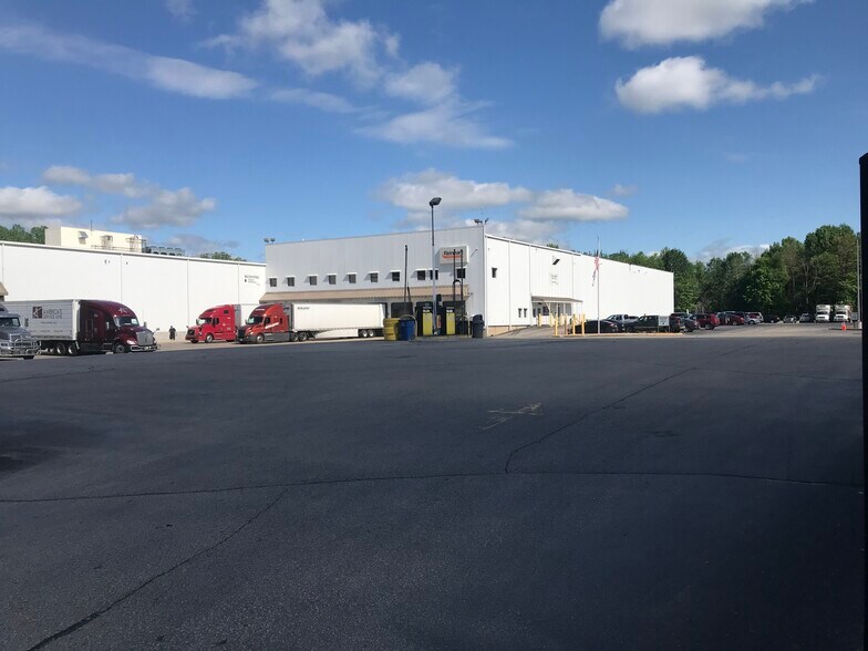 More Photos Of 2655 E Richmond St, Shawano Warehouse For Lease