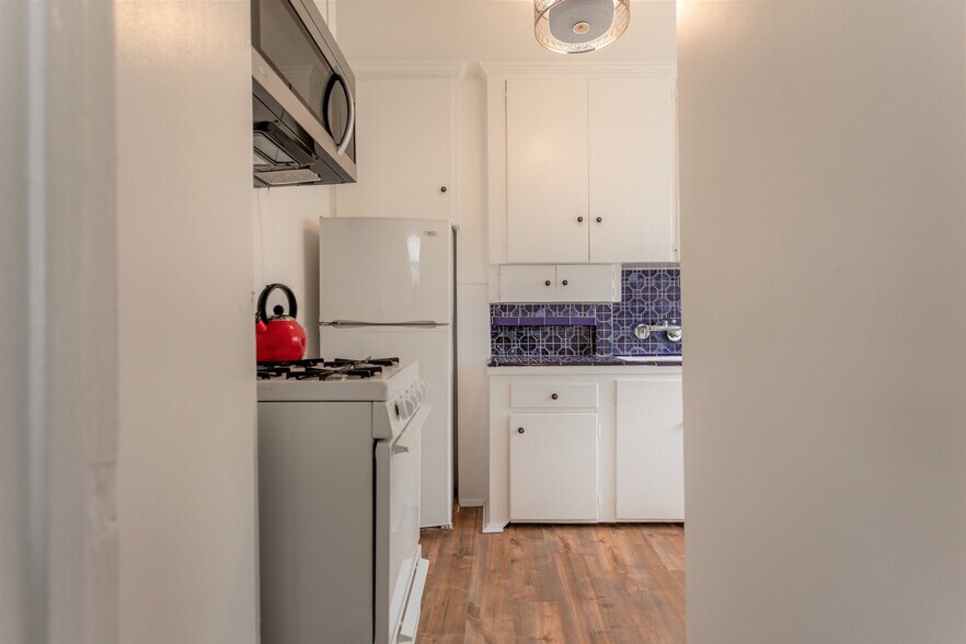 More Photos Of 20 Breeze Ave, Venice Apartments For Sale