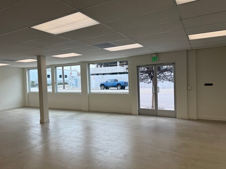 More Photos Of 3911 W Jefferson Blvd, Los Angeles Storefront Retail Office For Lease