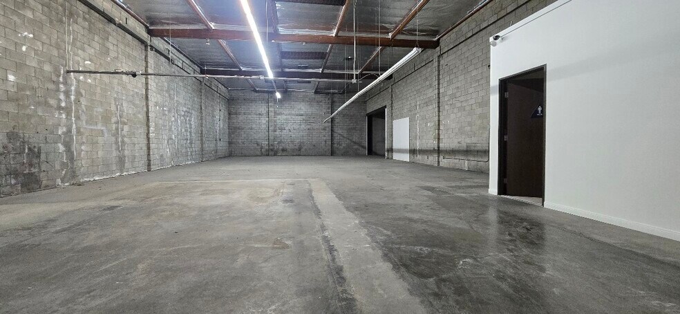 More Photos Of 1716 E 21st St, Los Angeles Manufacturing For Lease