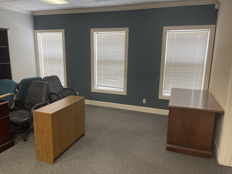More Photos Of 1309 Briarville Rd, Madison Office For Lease