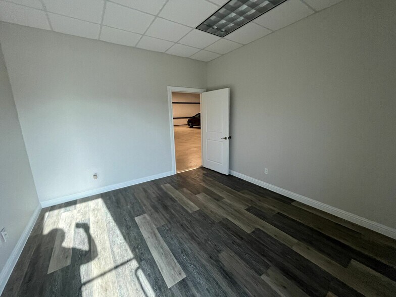 More Photos Of 21627 Rhodes Rd, Spring Warehouse For Lease
