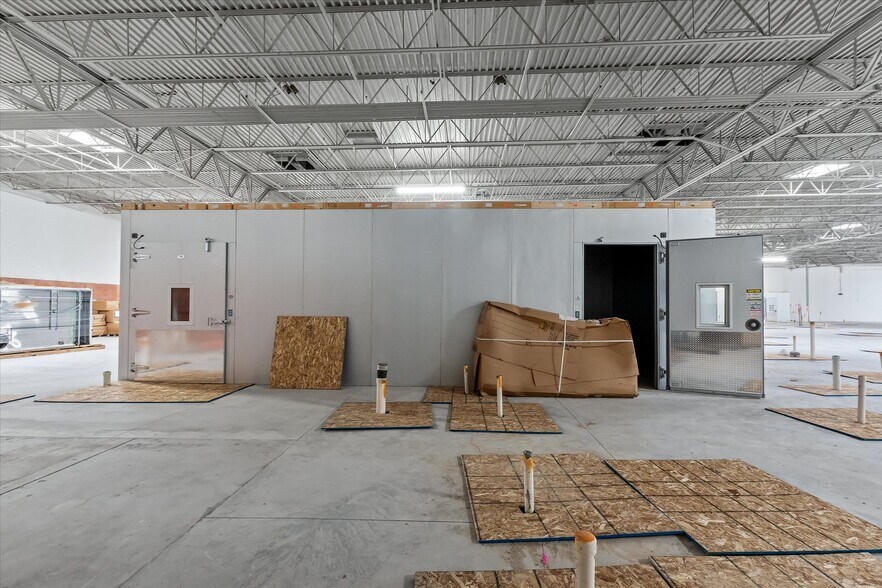 More Photos Of 2651 S Rochester Rd, Rochester Hills General Retail For Lease