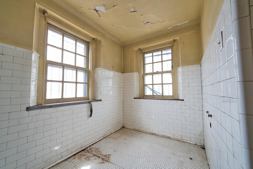 More Photos Of 1989 W Grand Blvd, Detroit Office Residential For Sale