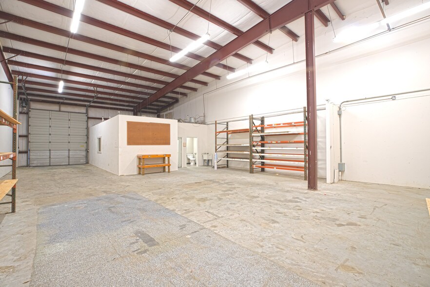 More Photos Of 25275 Budde Rd, Spring Light Distribution For Lease