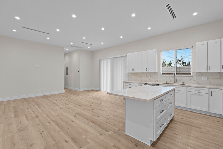 More Photos Of 15952 Simonds St, Granada Hills Apartments For Sale