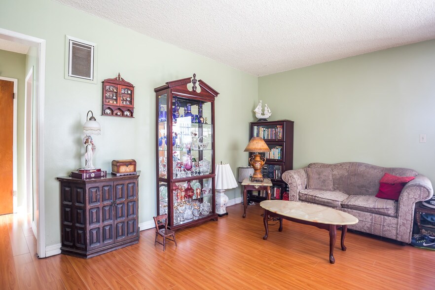 More Photos Of 3667 Veteran Ave, Los Angeles Apartments For Sale