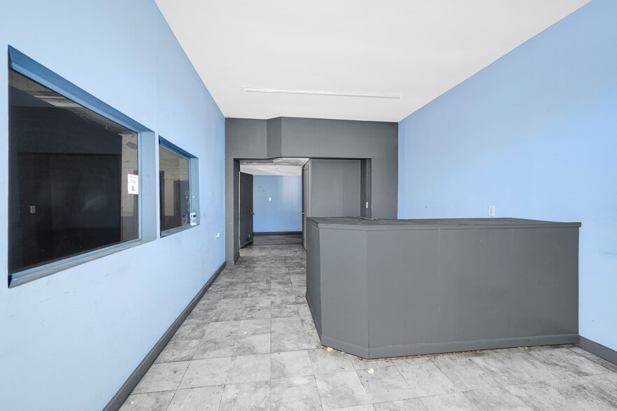 More Photos Of 4255 S Kirkwood Rd, Houston Storefront For Sale