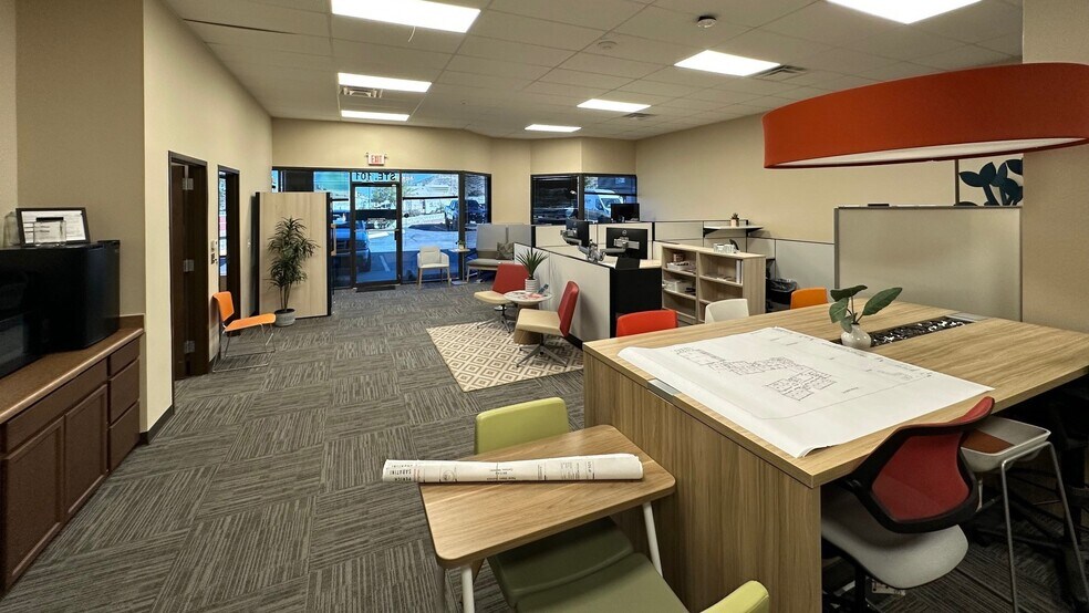 More Photos Of 120 Paragon Ln, El Paso Office For Sale