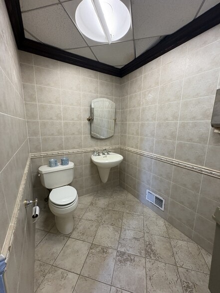 More Photos Of 44 Broadway, Greenlawn Office For Lease