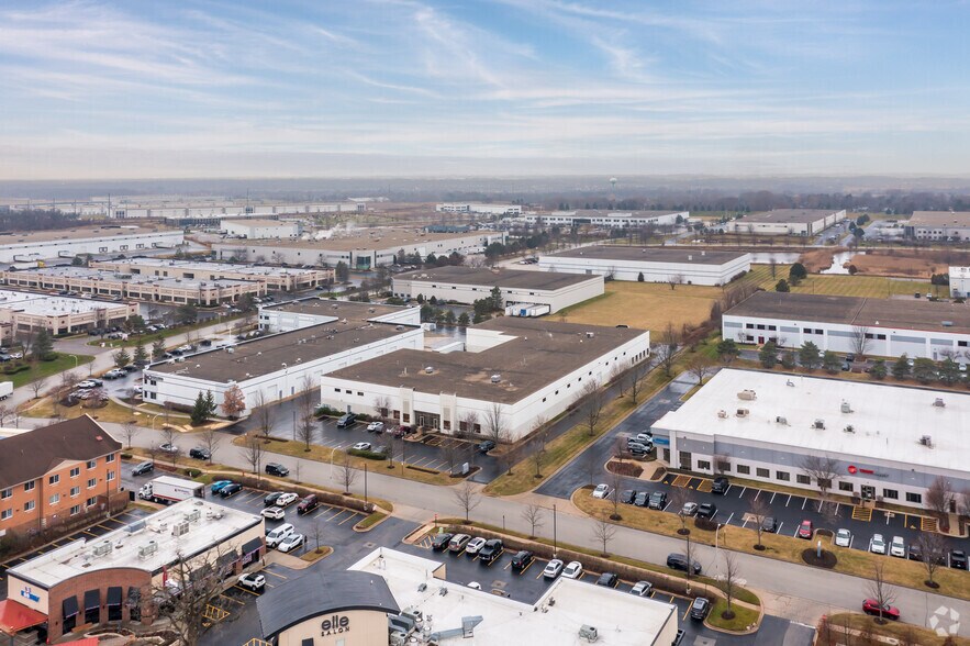 More Photos Of 2380 Vantage Dr, Elgin Warehouse For Lease