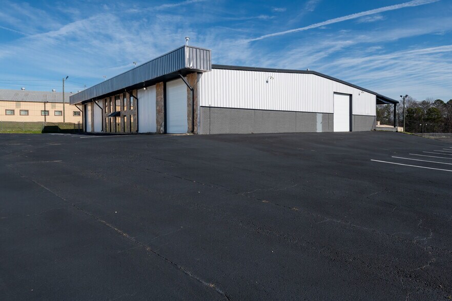 More Photos Of 3502 Moreland Ave, Conley Service For Lease