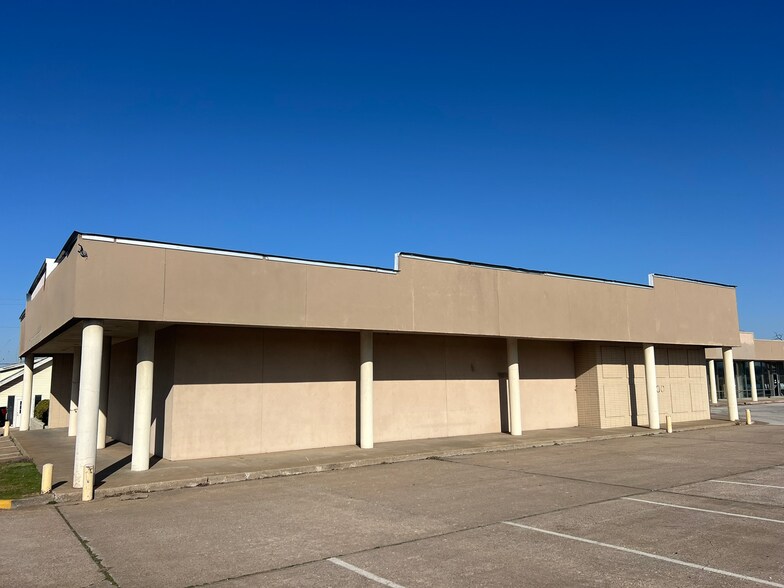 More Photos Of 100 N 8th St, Rogers Storefront Retail Office For Sale