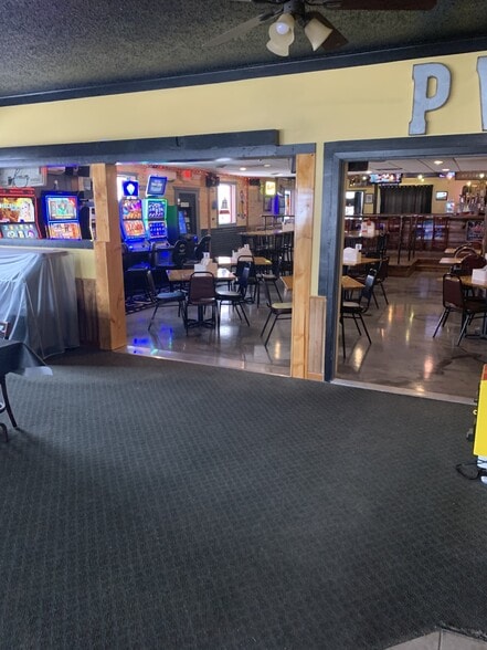 More Photos Of 100 E Adams St, Waterman Restaurant For Lease