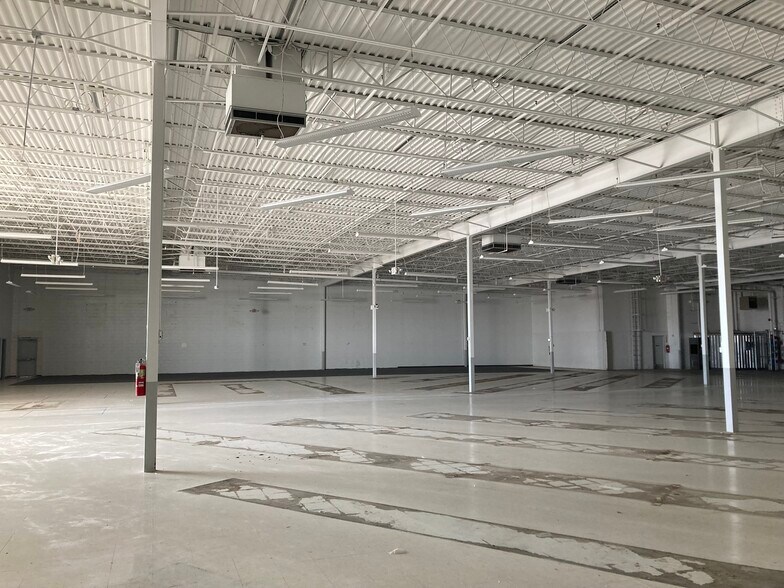 More Photos Of 1401 Vine St, Poplar Bluff Storefront For Sale